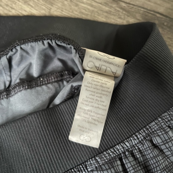 CALIA by Carrie Underwood ‘Anywhere’ print shorts size medium - Picture 4 of 6